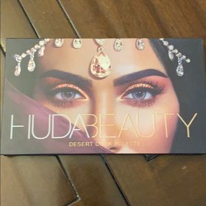 Huda Beauty Desert Dusk Palette